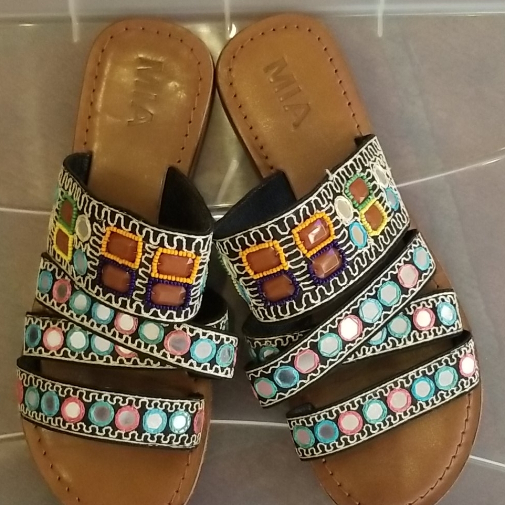 Sandals - Picture 2 of 3